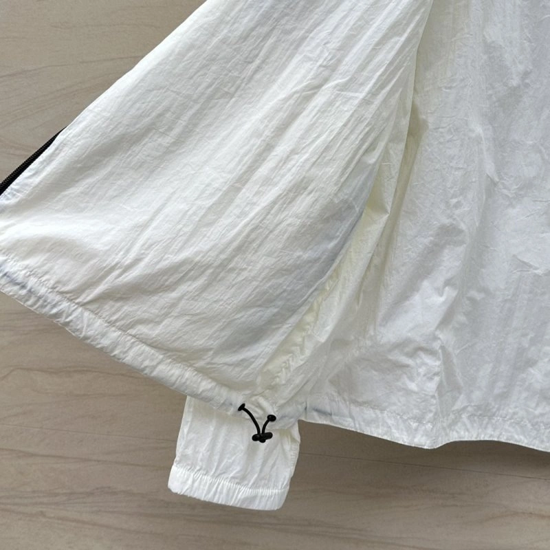Trendsetting Burberry Outwear 99169