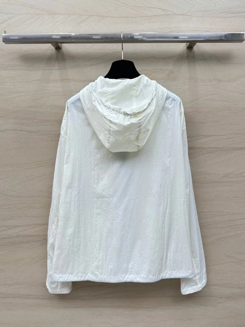 Trendsetting Burberry Outwear 99169