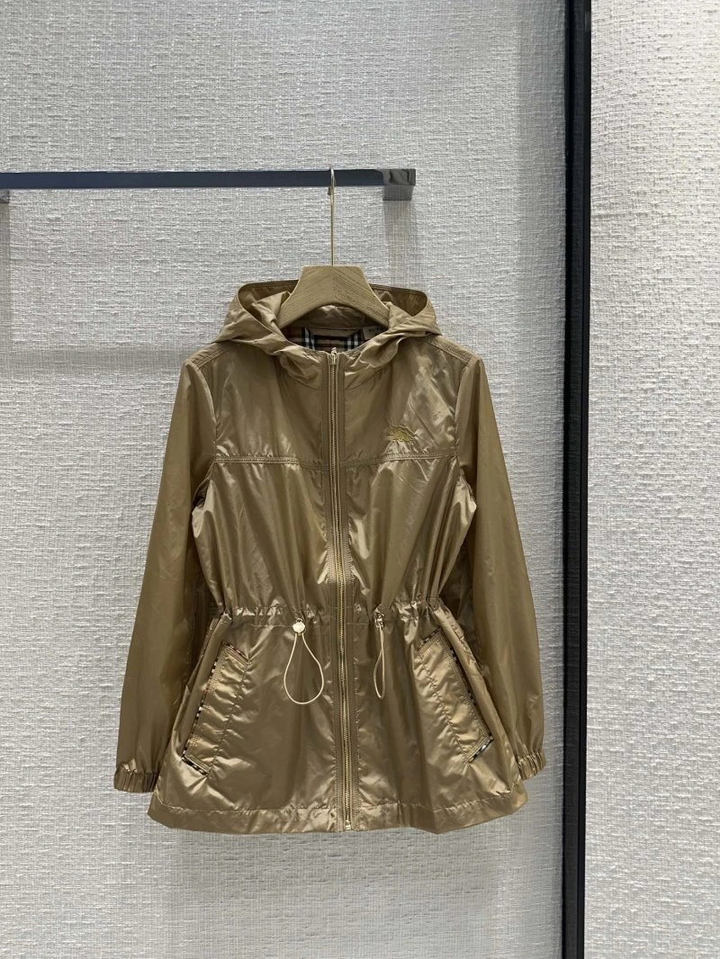 Sporty Burberry Outwear 99159