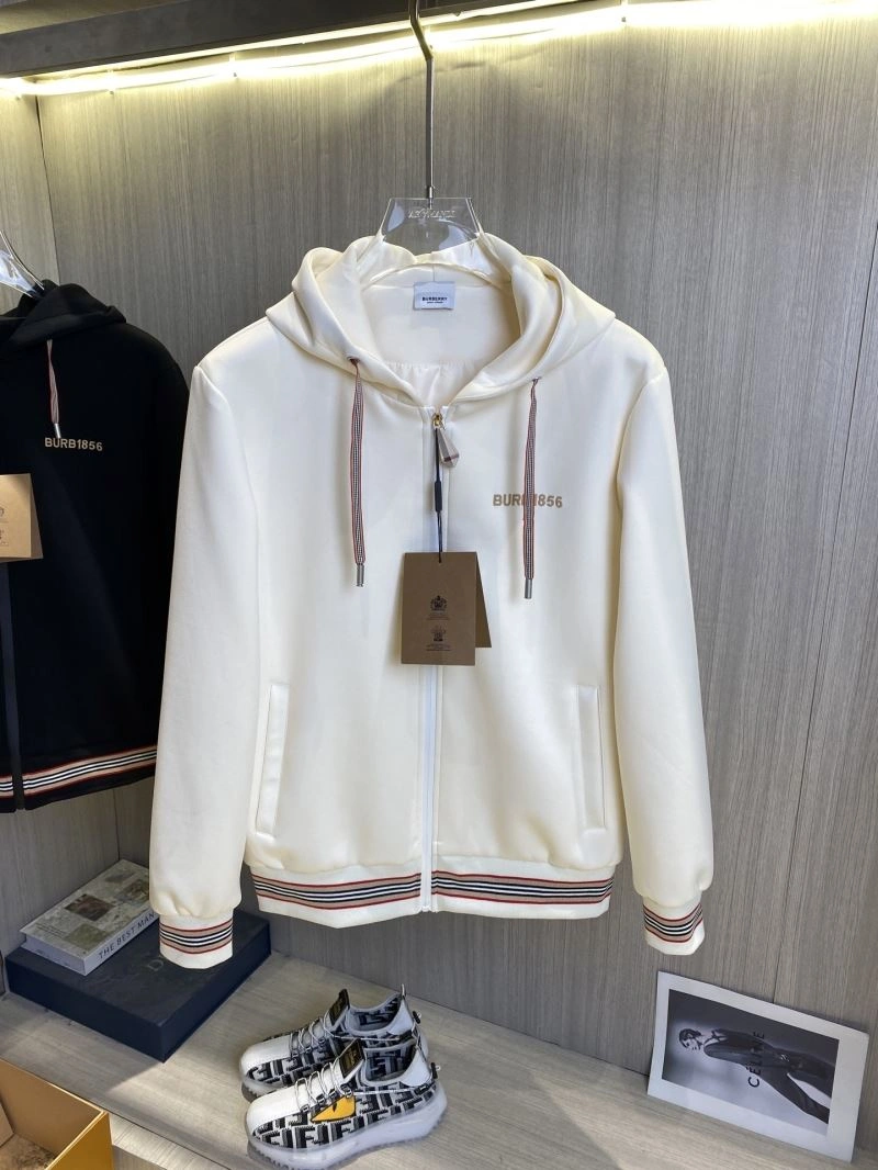 Sporty Burberry Outwear 101740