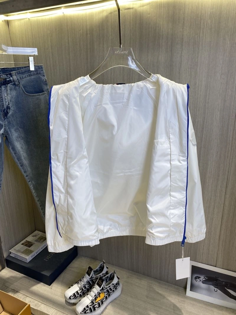 Minimalist Burberry Outwear 101730