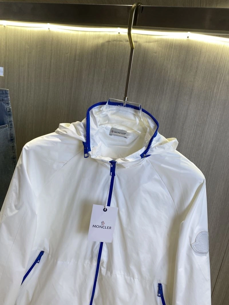 Minimalist Burberry Outwear 101730