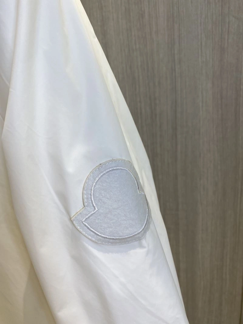 Minimalist Burberry Outwear 101730