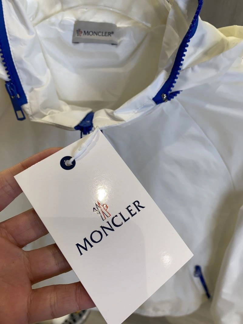 Minimalist Burberry Outwear 101730
