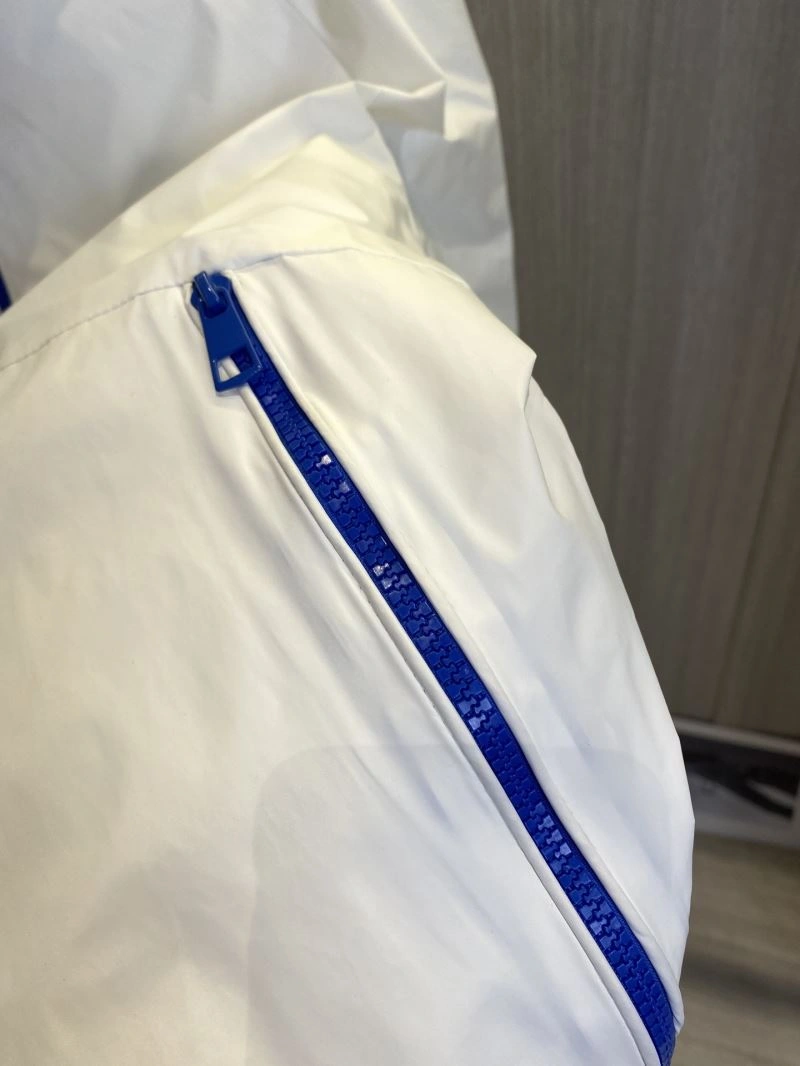Minimalist Burberry Outwear 101730