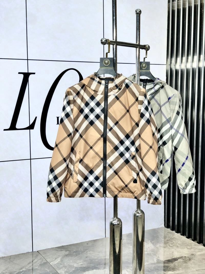 Bright Burberry Outwear 101728