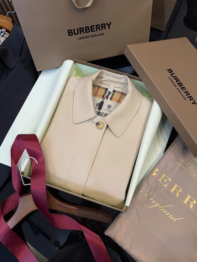Vibrant Burberry Outwear 99330