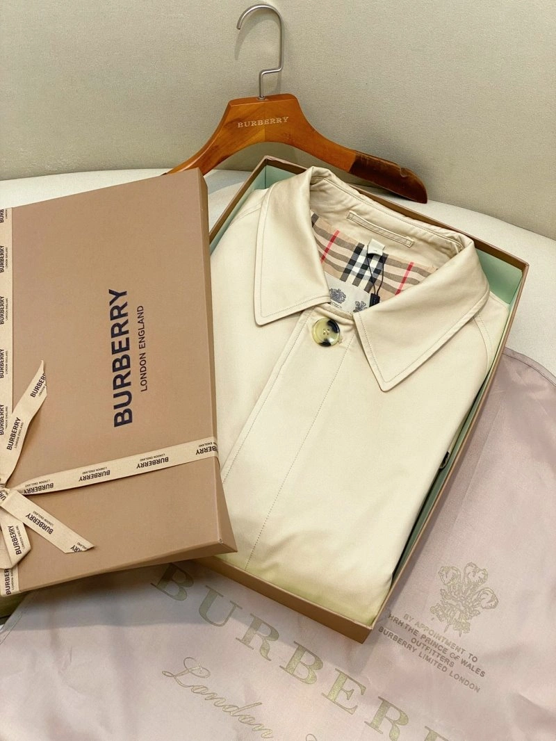 Timeless Burberry Outwear 99262