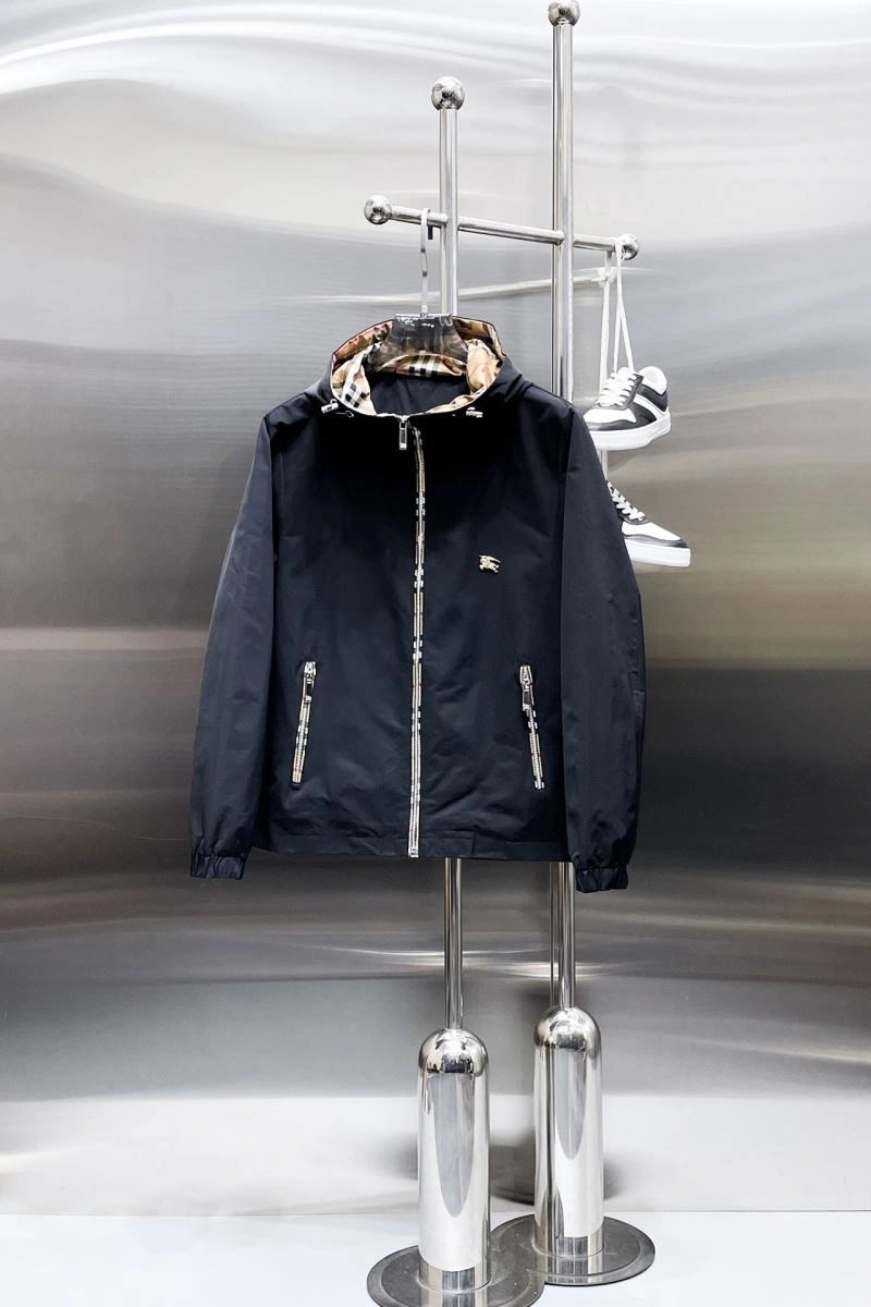 Lightweight Burberry Outwear 100231