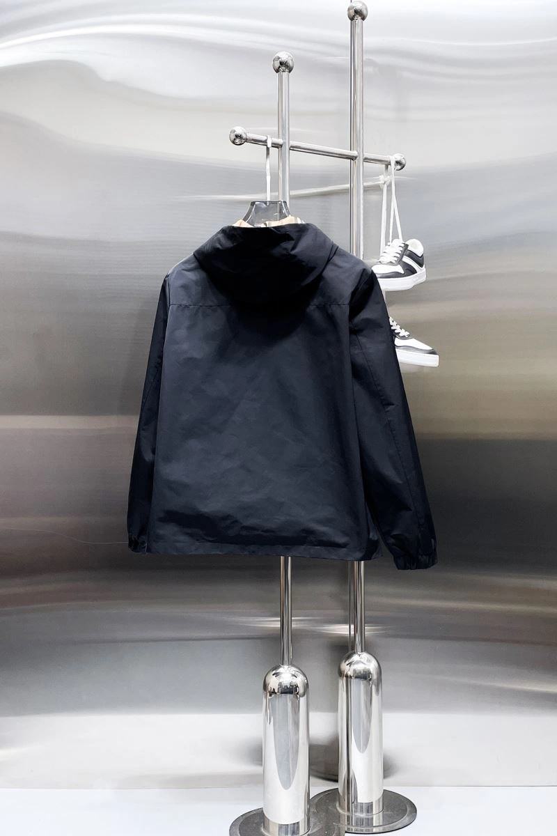 Lightweight Burberry Outwear 100231