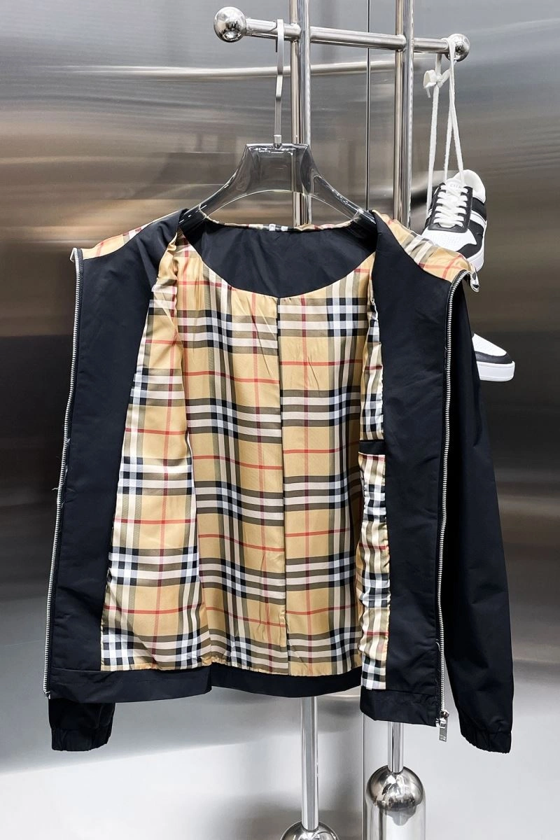 Lightweight Burberry Outwear 100231