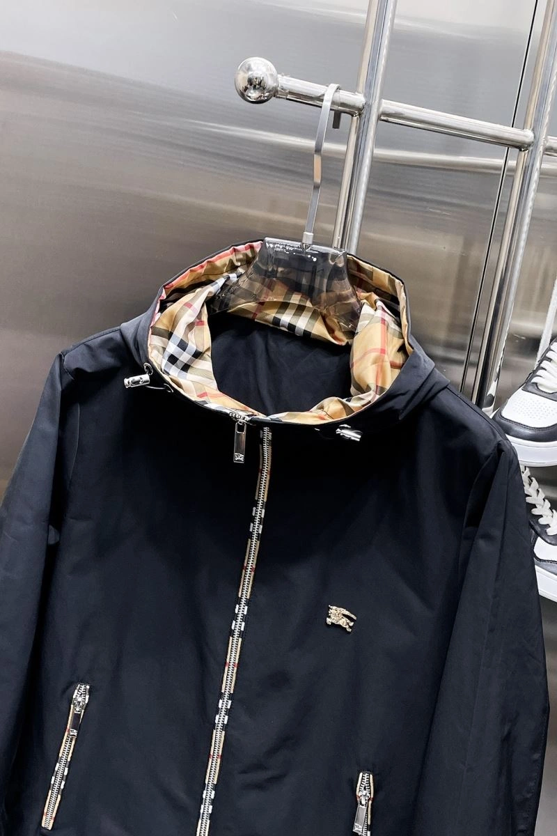 Lightweight Burberry Outwear 100231