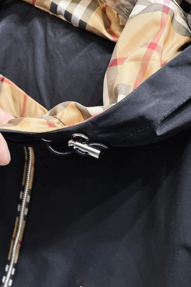 Lightweight Burberry Outwear 100231