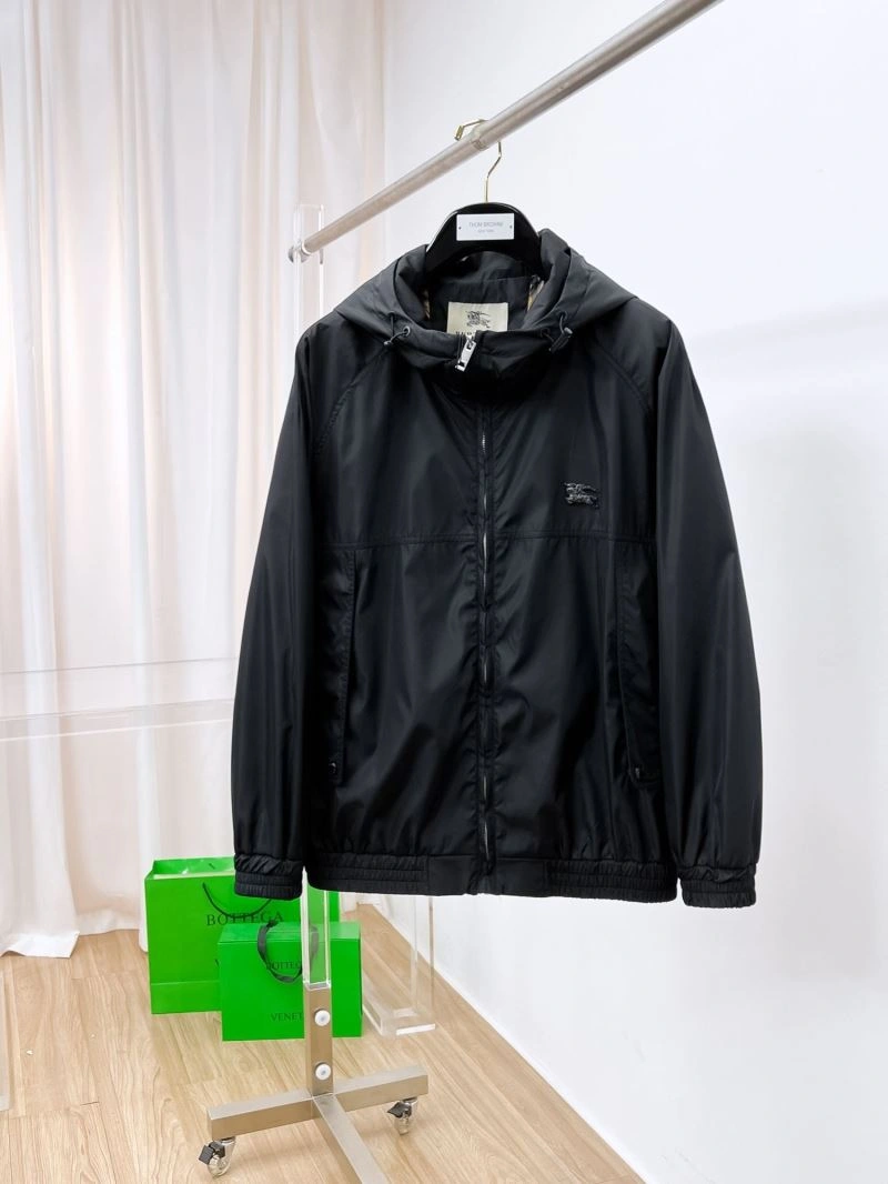 Versatile Burberry Outwear 100198