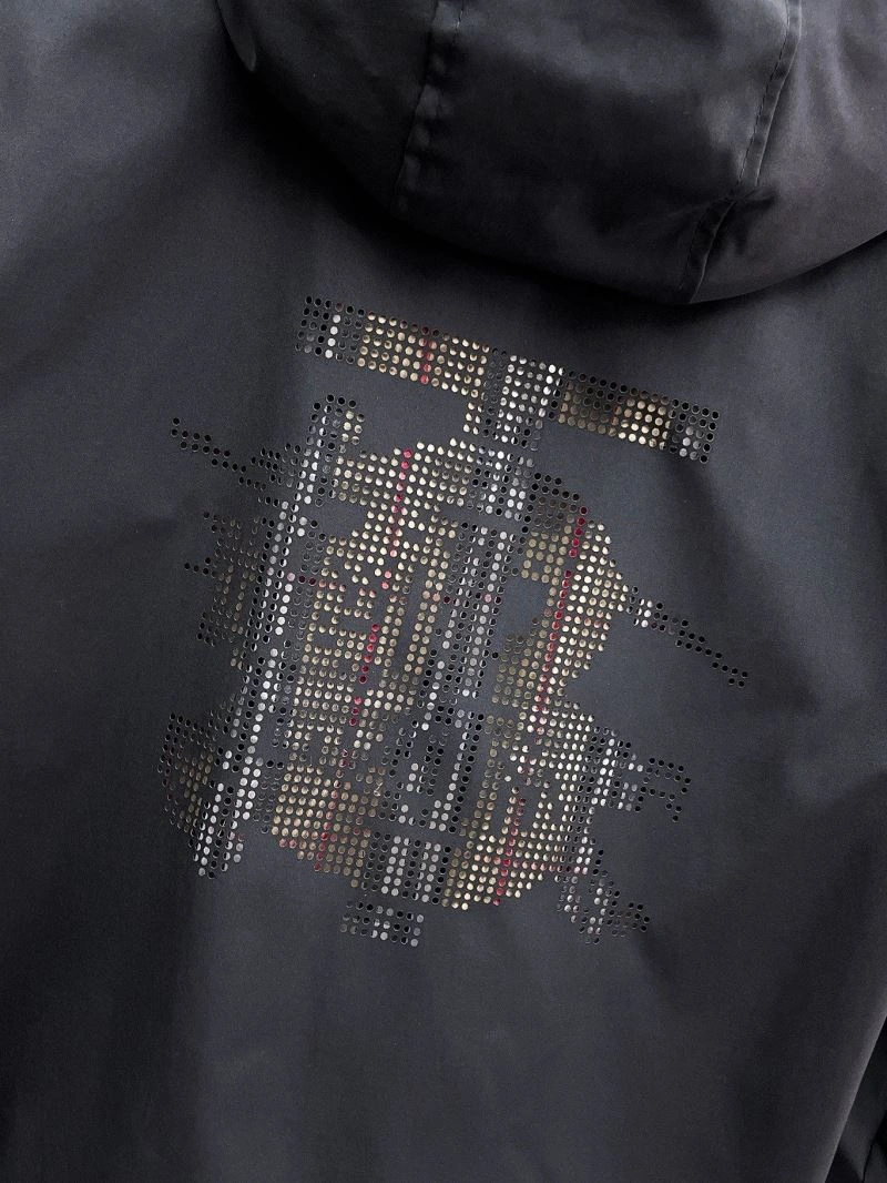 Breathable Burberry Outwear 100167