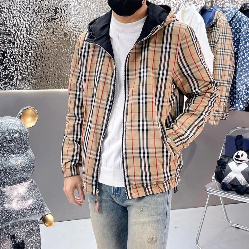 Breathable Burberry Outwear 100167