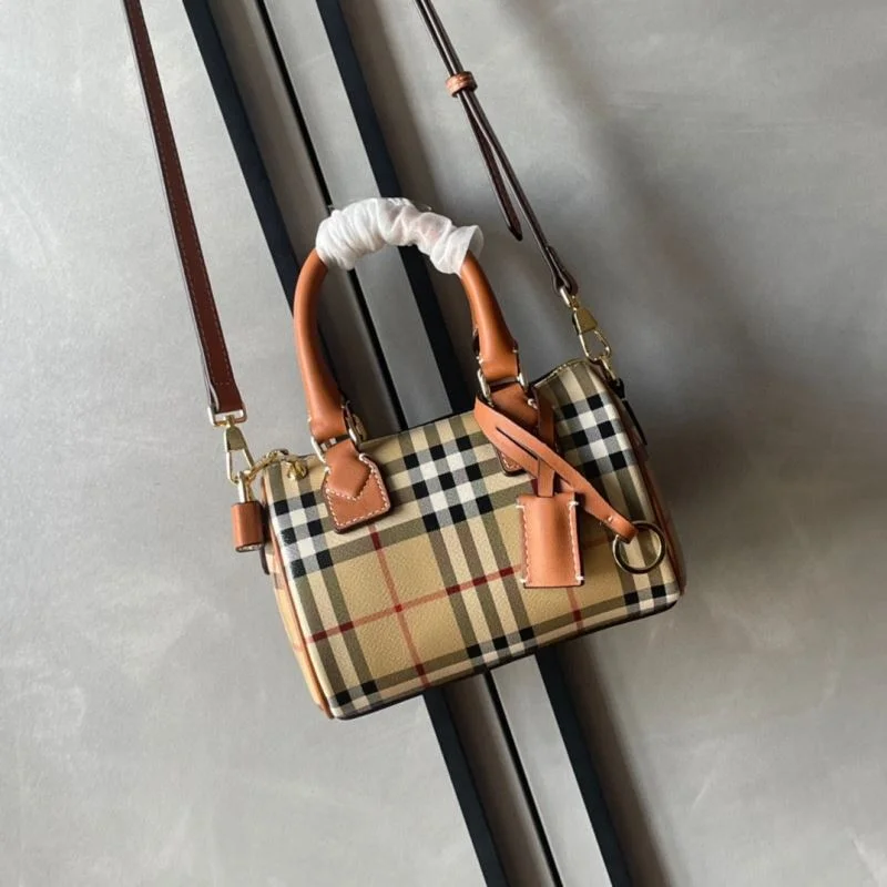 Trendsetting Burberry Pillow Bags 38104