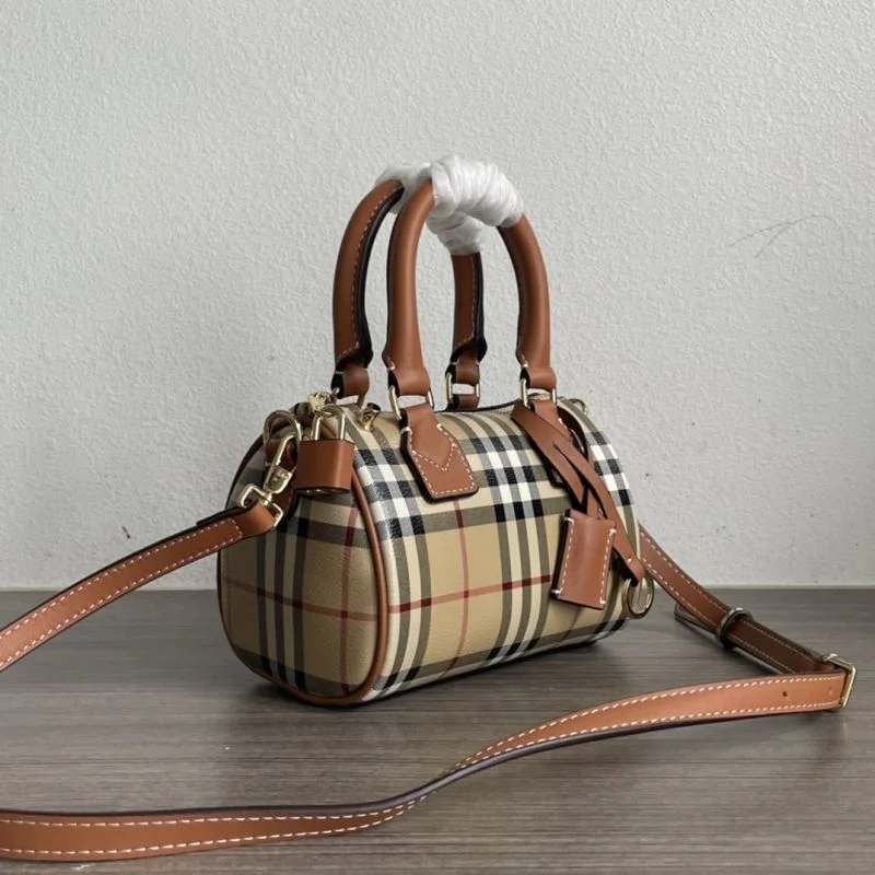Trendsetting Burberry Pillow Bags 38104