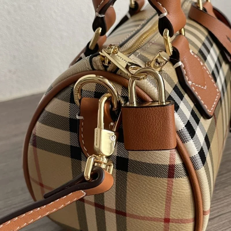 Trendsetting Burberry Pillow Bags 38104