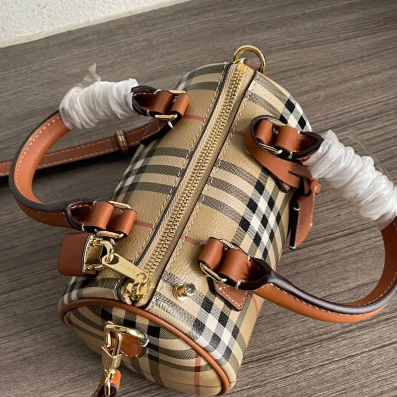 Trendsetting Burberry Pillow Bags 38104