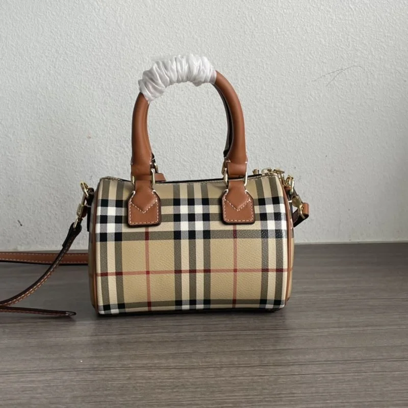 Trendsetting Burberry Pillow Bags 38104