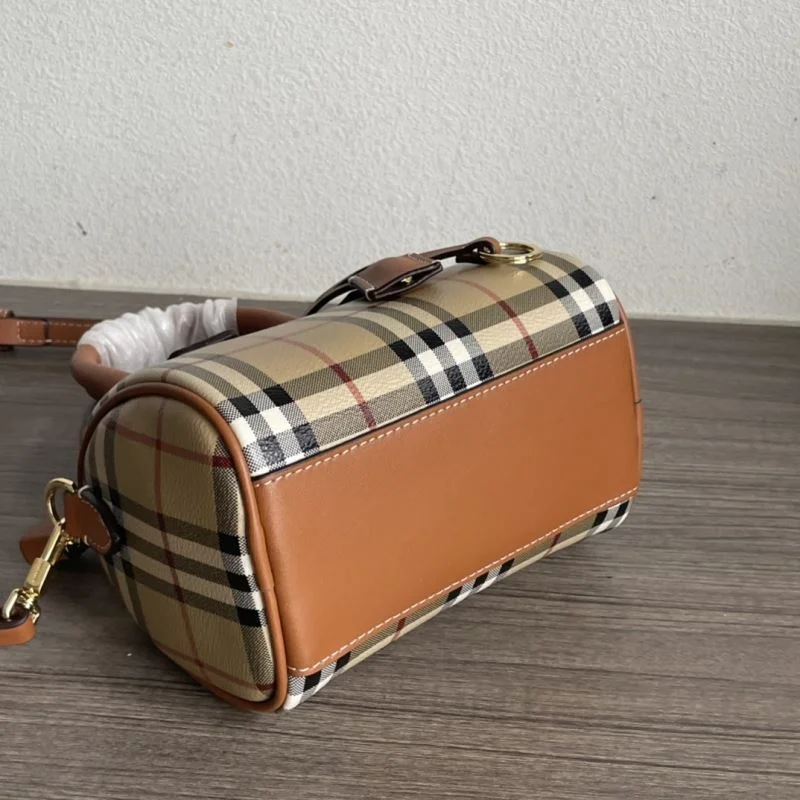 Trendsetting Burberry Pillow Bags 38104