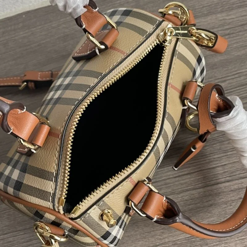 Trendsetting Burberry Pillow Bags 38104