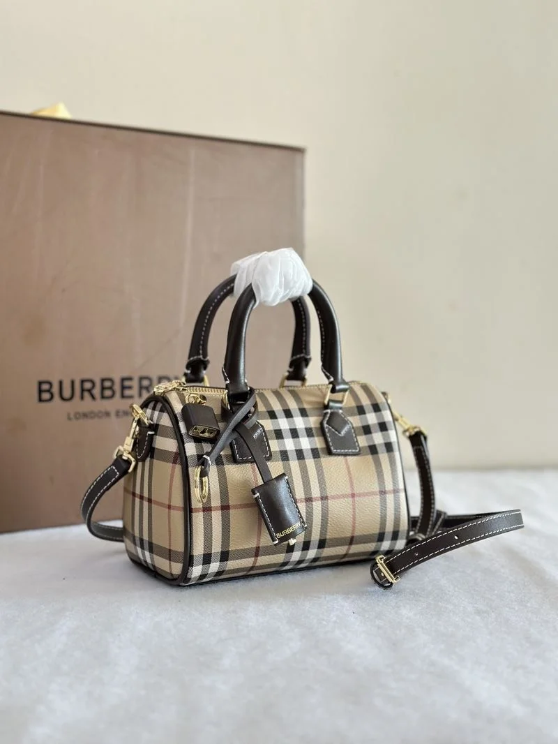 Effortless Burberry Pillow Bags 38099