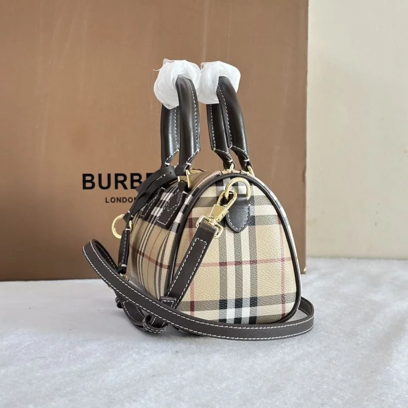 Effortless Burberry Pillow Bags 38099