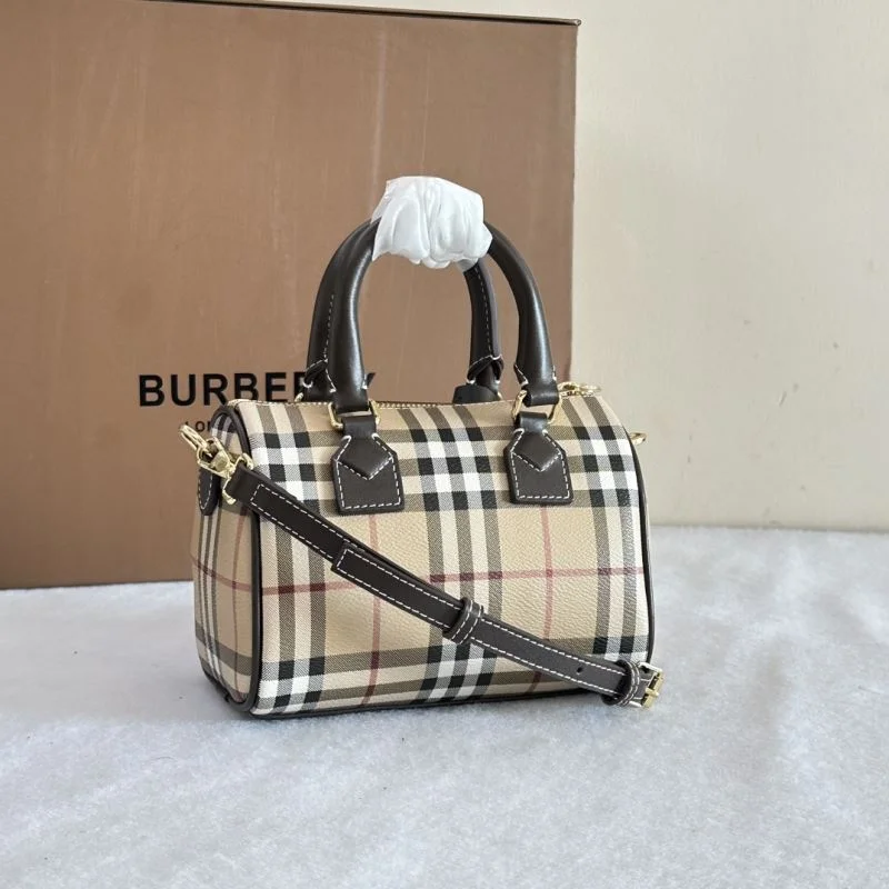 Effortless Burberry Pillow Bags 38099