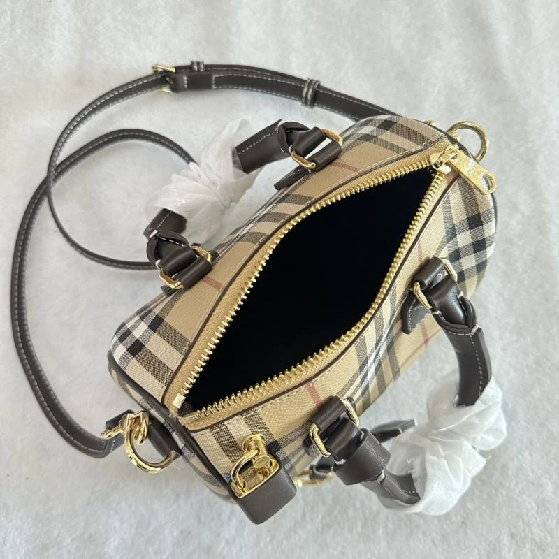 Effortless Burberry Pillow Bags 38099