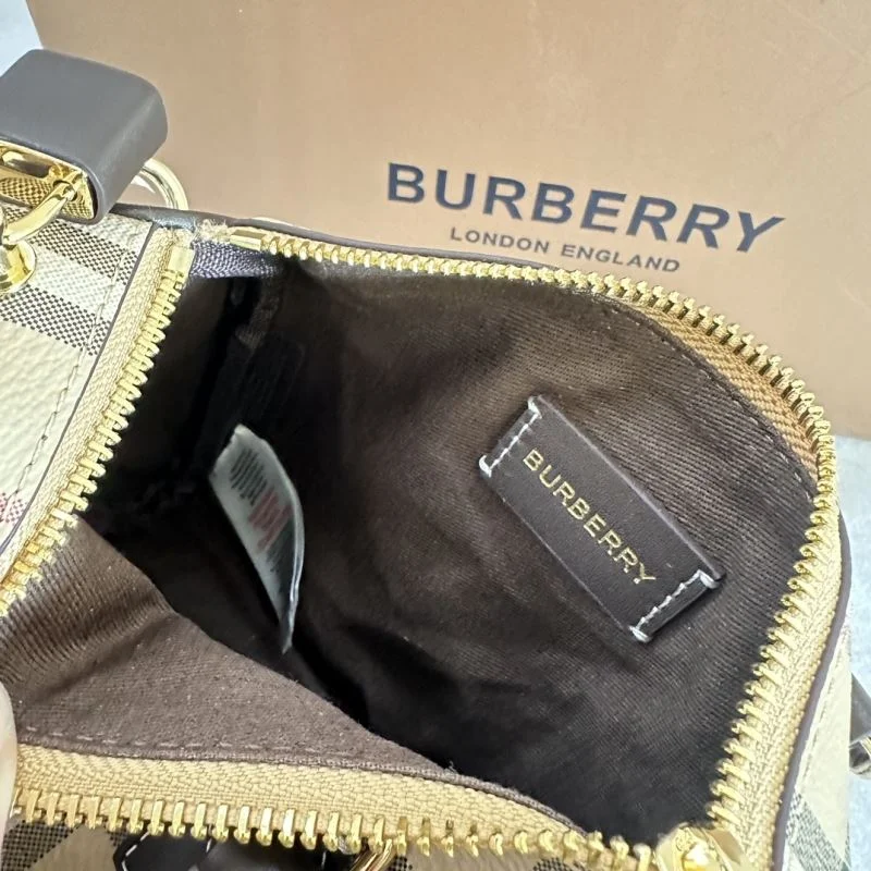 Effortless Burberry Pillow Bags 38099