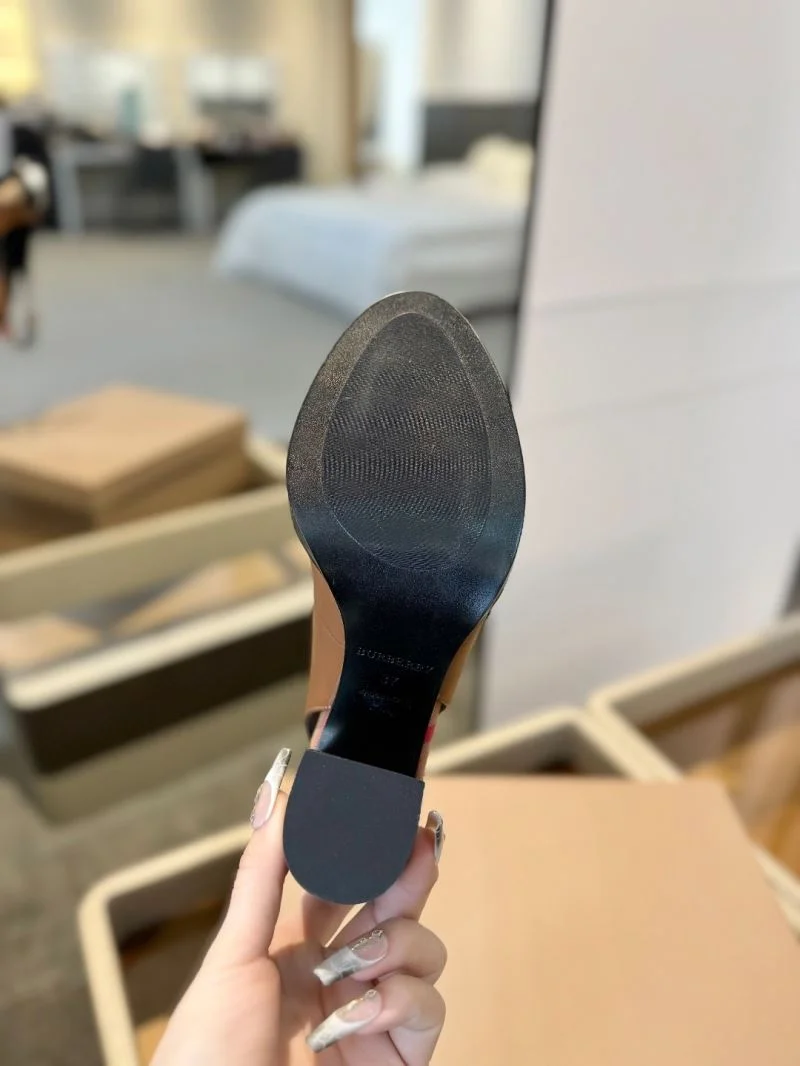 MoistureWicking Burberry Sandals 17109