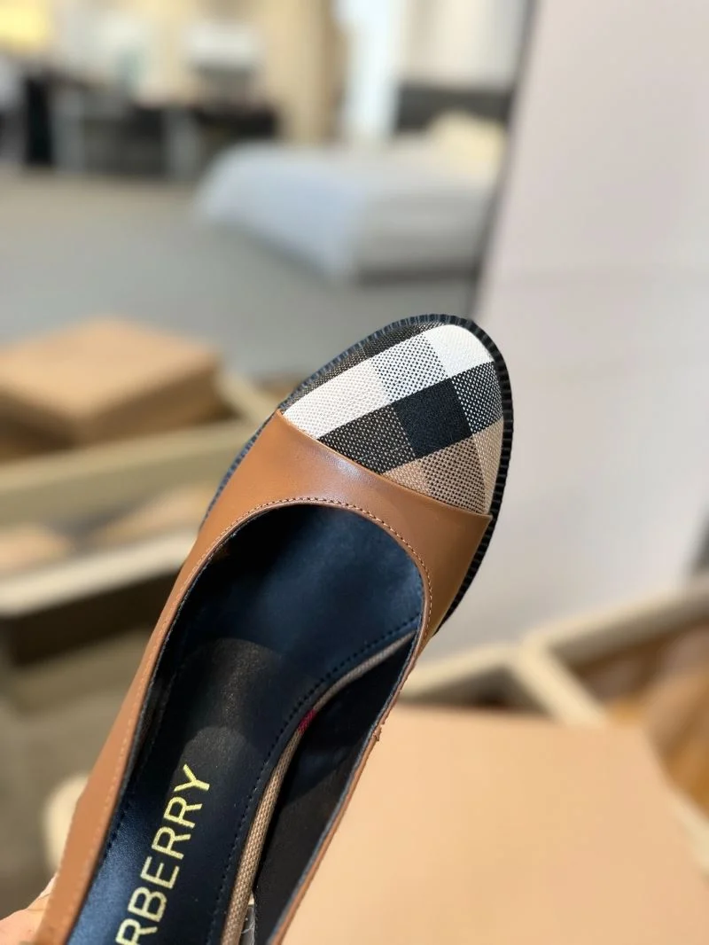 MoistureWicking Burberry Sandals 17109
