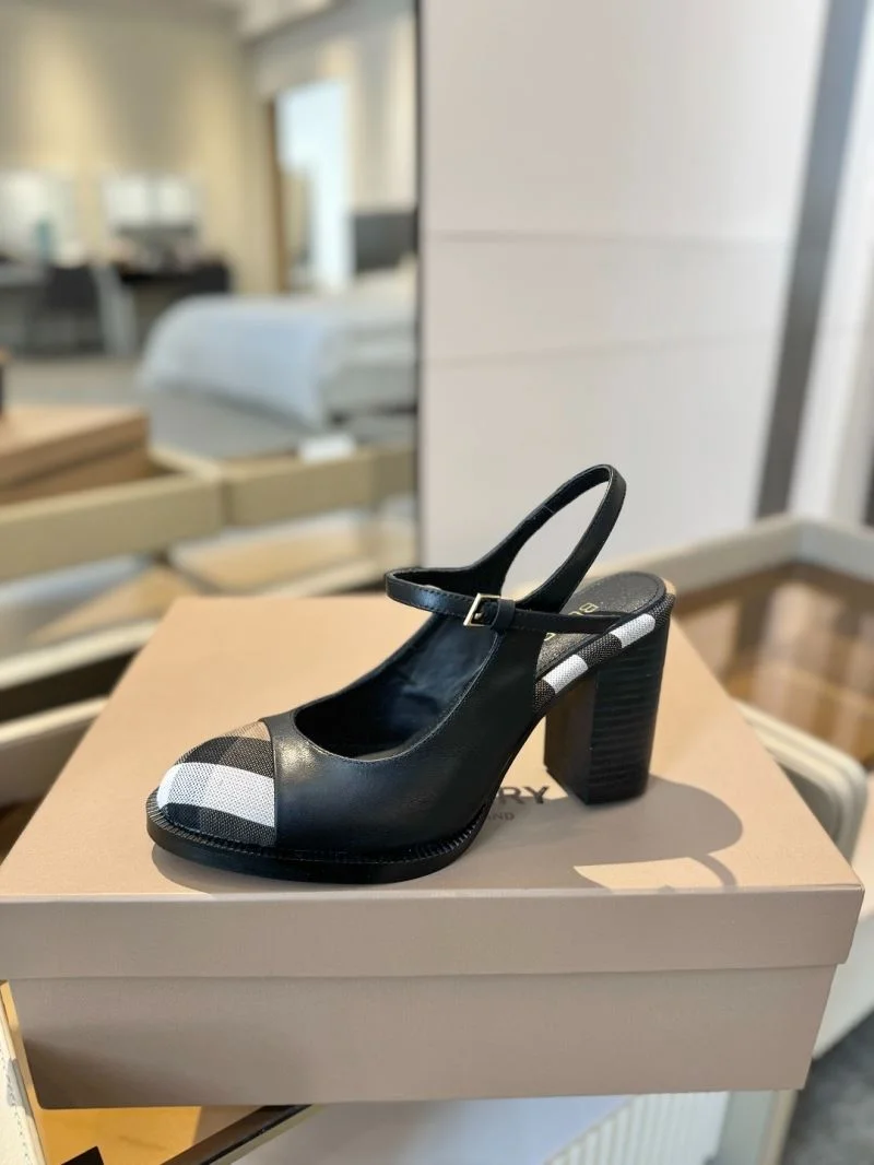 Burberry Sandals Casual 17111