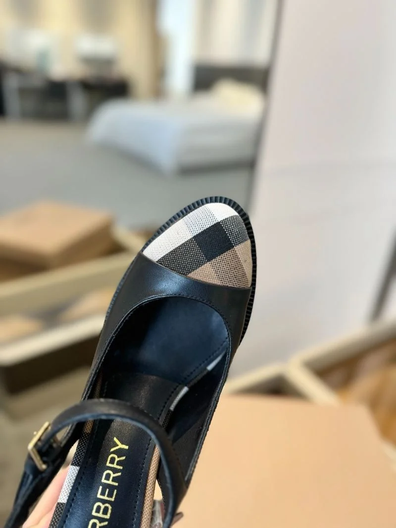 Burberry Sandals Casual 17111