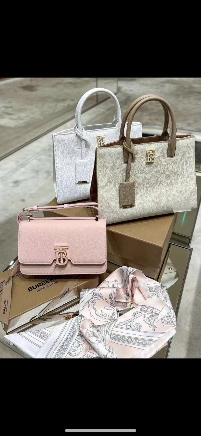 Burberry Satchel Bags Sleek 64586