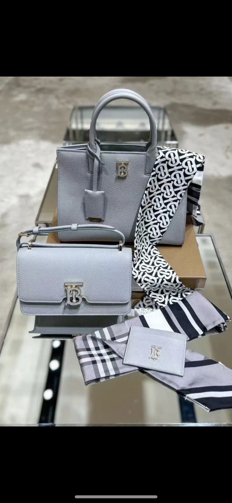 Burberry Satchel Bags Sleek 64586