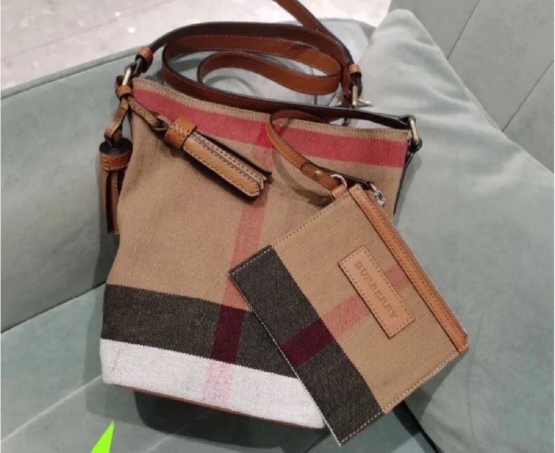 FashionForward Burberry Satchel Bags 64531