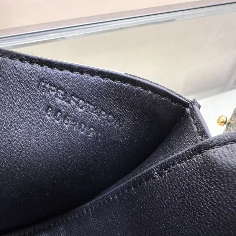 Unisex Burberry Satchel Bags 38112
