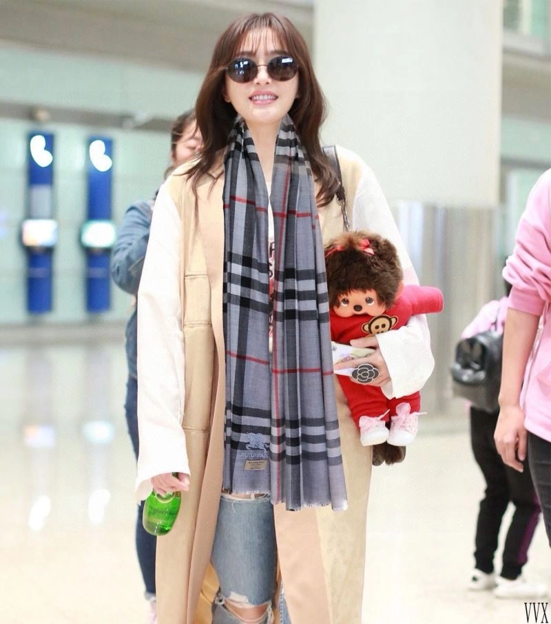 Refined Burberry Scarf 271361