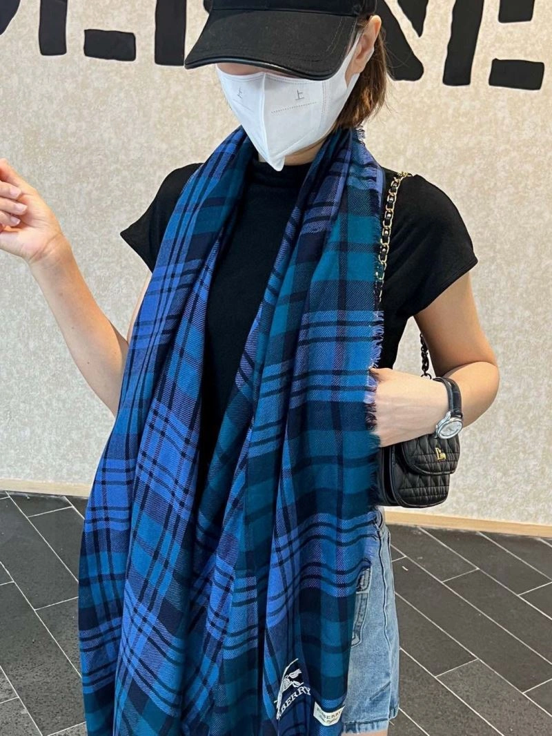 Sophisticated Burberry Scarf 271355