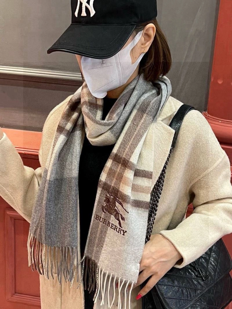 Burberry Scarf UrbanChic 271356