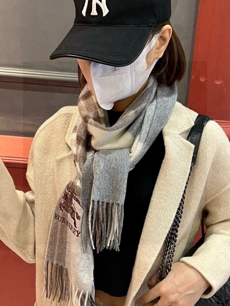 Burberry Scarf UrbanChic 271356