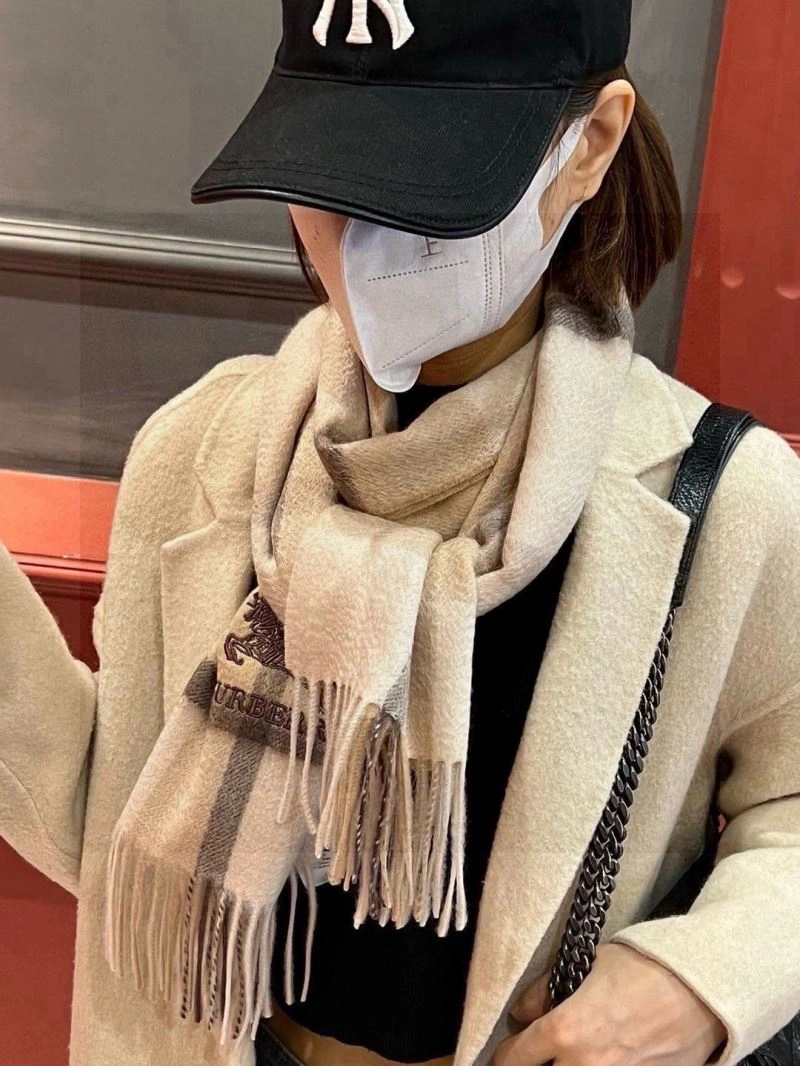 WaterResistant Burberry Scarf 271347