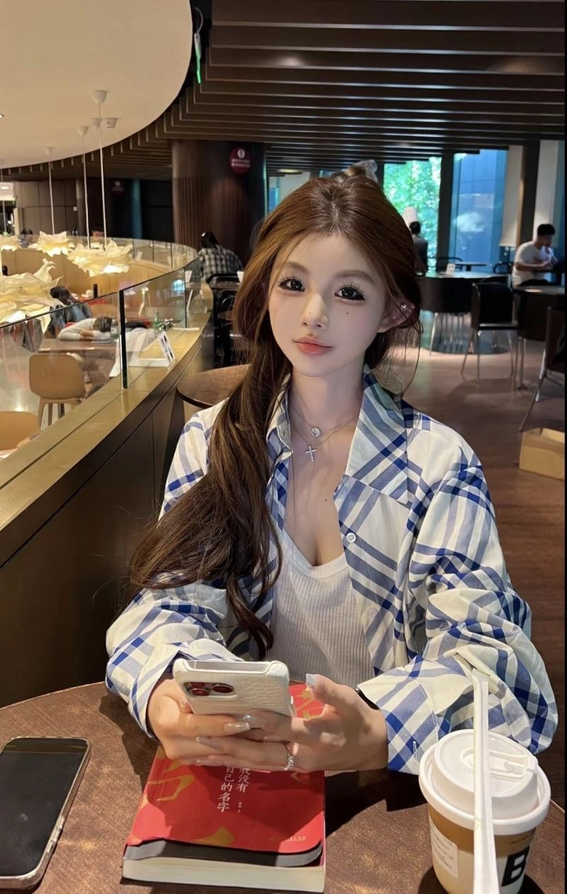 Sporty Burberry Shirts 103619