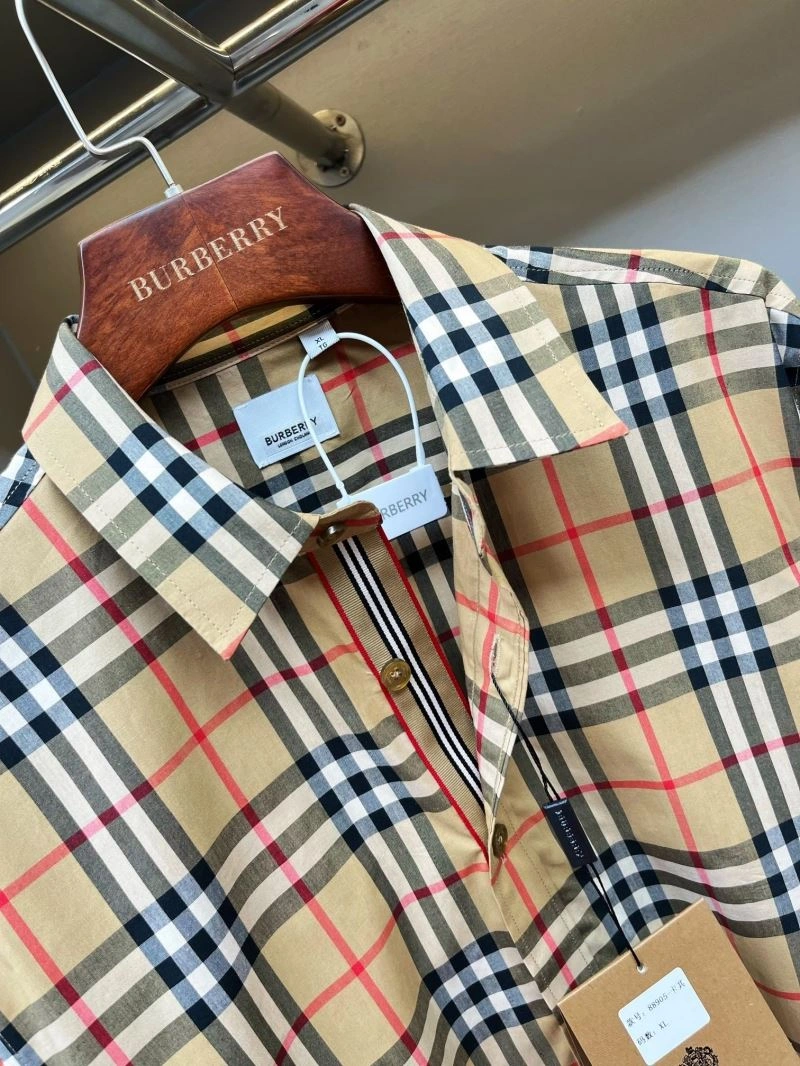 Sleek Burberry Shirts 101641