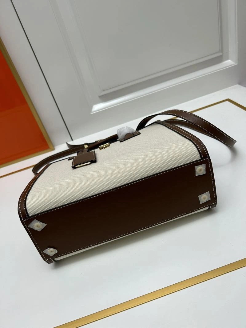 Burberry Shopping Bags ZipUp 84571