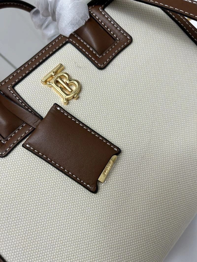 Burberry Shopping Bags ZipUp 84571