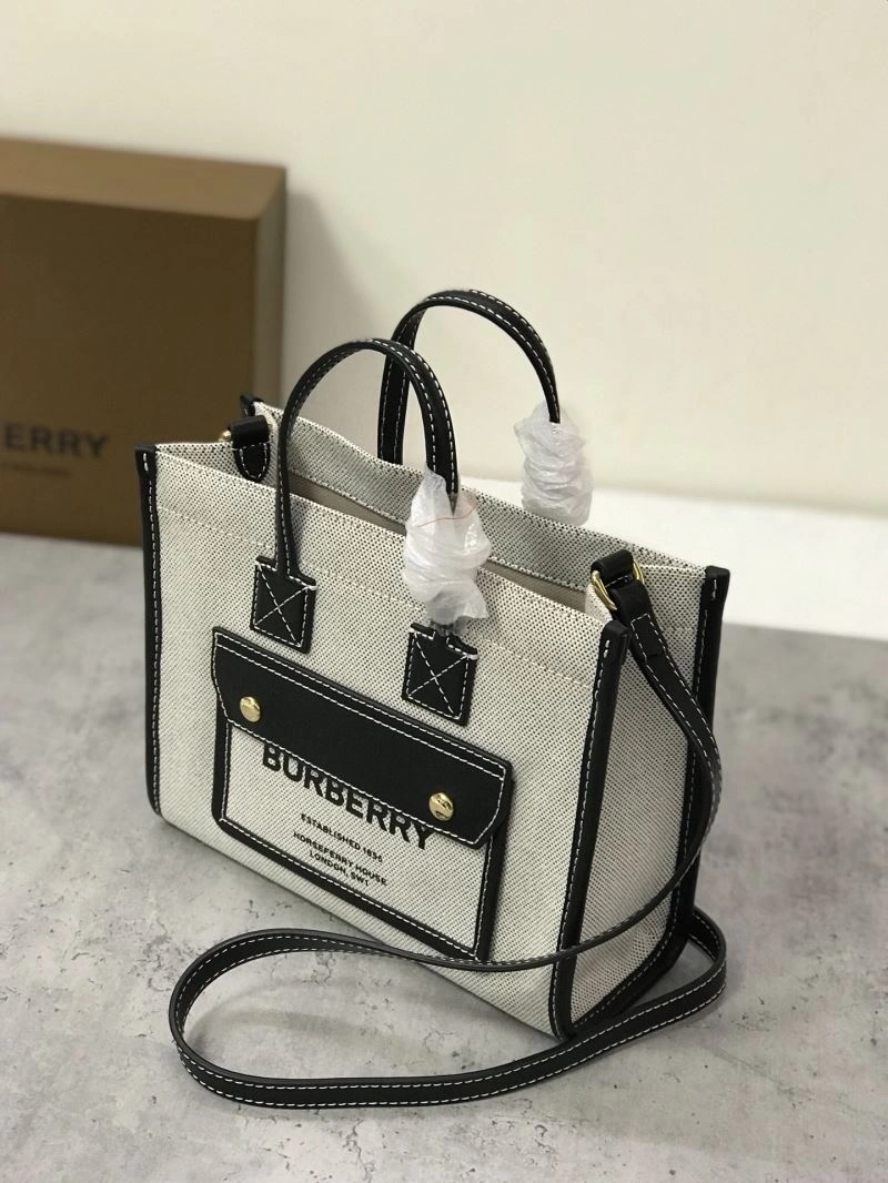 Burberry Shopping Bags Reliable 64509